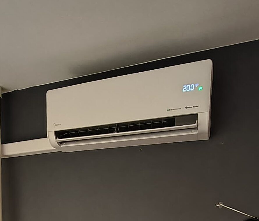 Jednostka wewnętrzna klimatyzacji po zakończeniu montażu
