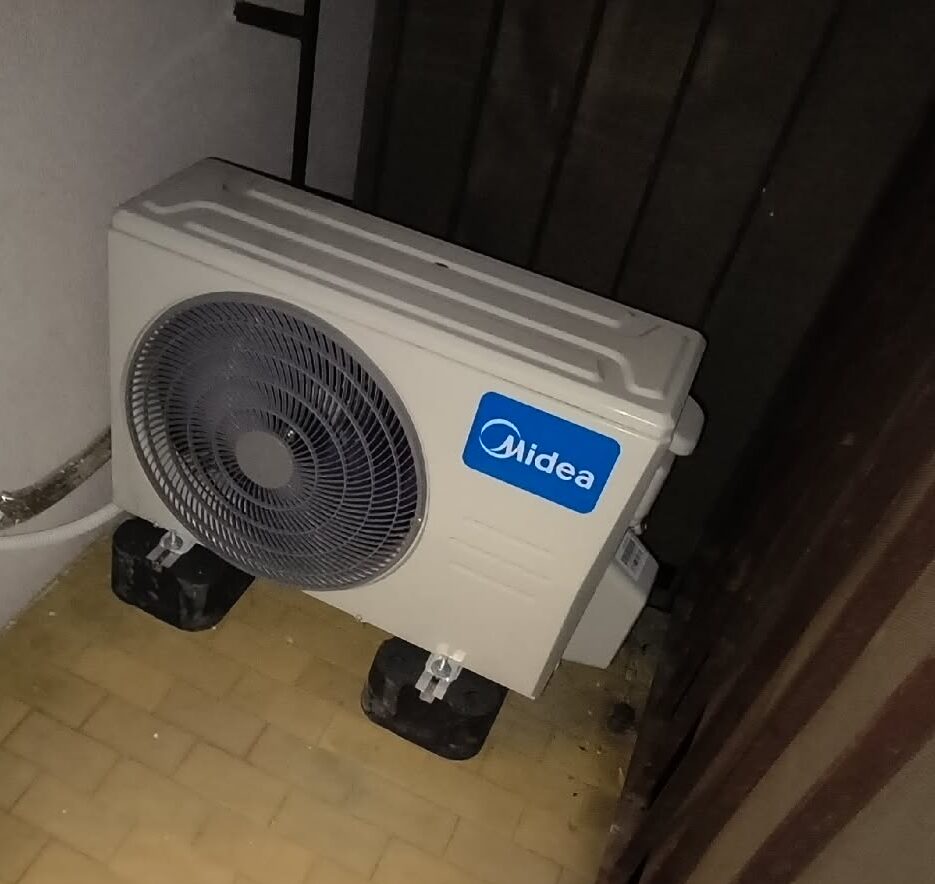 Jednostka zewnętrzna klimatyzacji po zakończeniu montażu